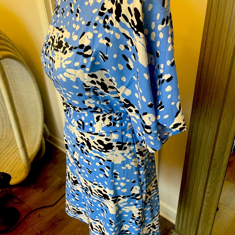 BCBG MaxAzria Kimono Sleeve Mini/MIDI dress Periwinkle Blue. Splashy Flirty Sexy